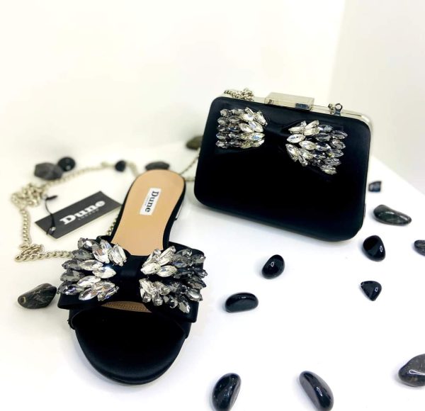 ُElegant and feminine sandals with statement matching bg